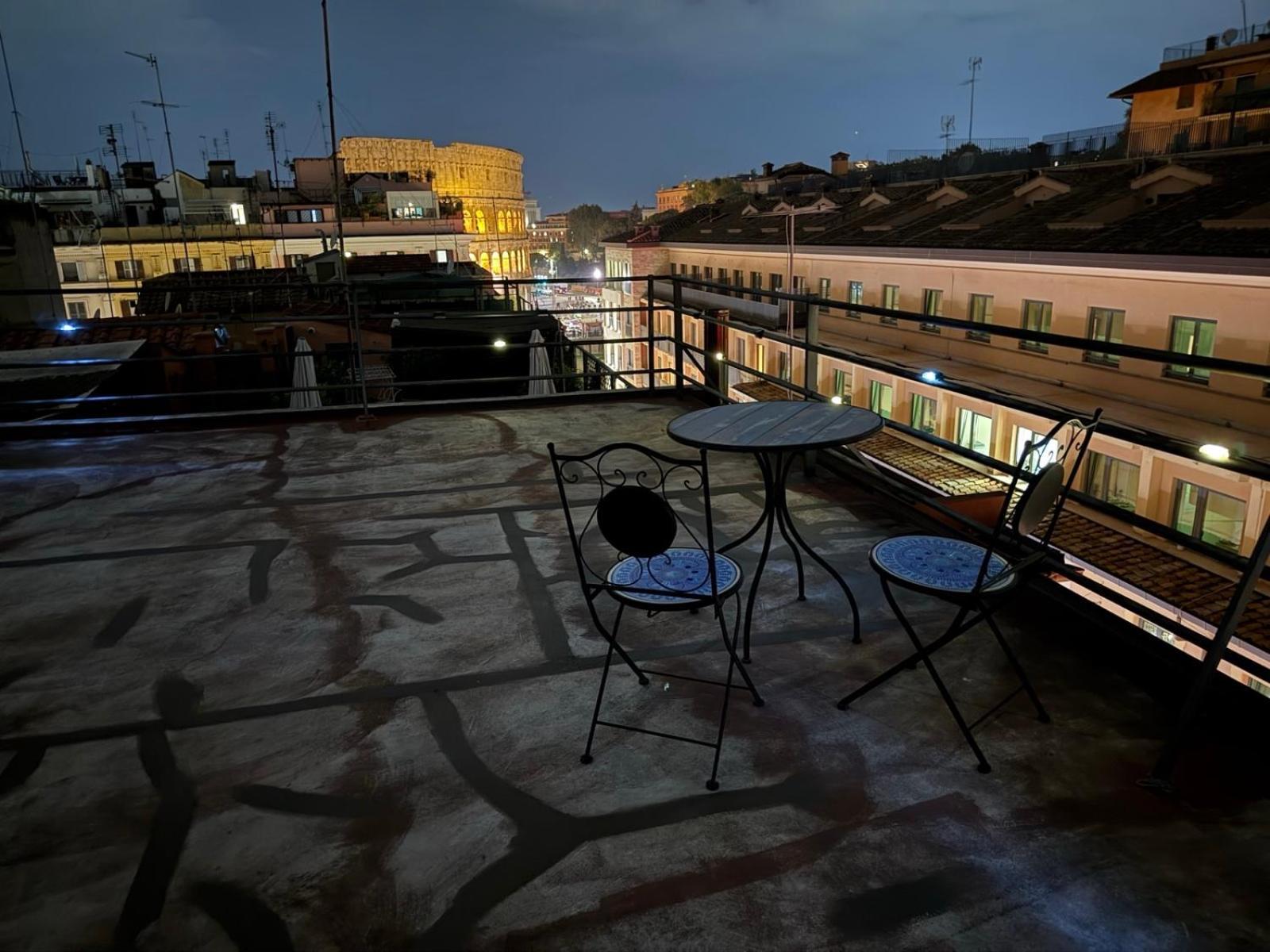Attico Loft & Rooftop Colosseo Rom Exteriör bild